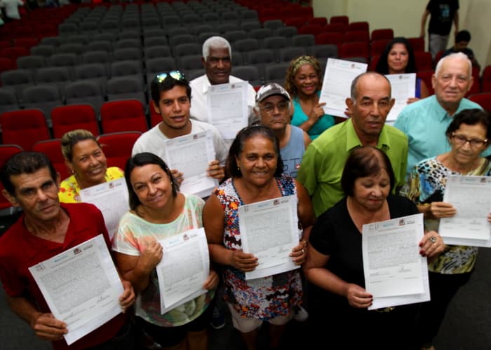 Regularização: Pró-Lar entrega Legitimação de Posse para moradores do Jardim do Vale e Vera Lúcia