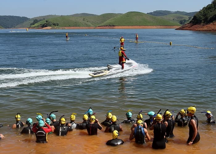 30ª Prova de Natação Equipada do Corpo de Bombeiros é realizada na Represa do Jaguari, em Jacareí