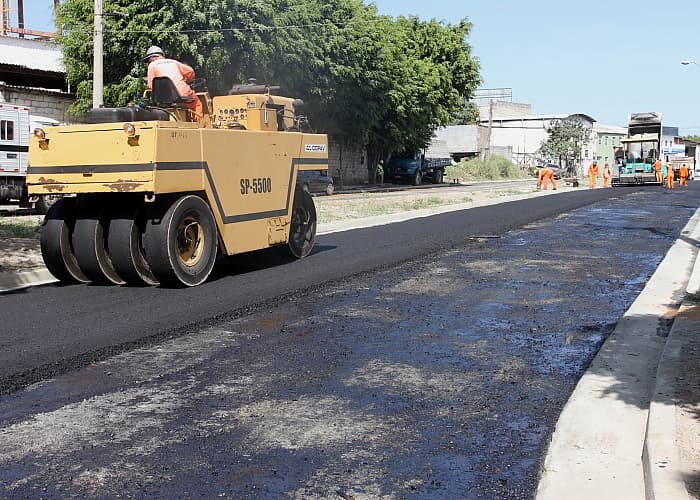 Parque Meia Lua: Avenida dos Migrantes começa a receber asfalto