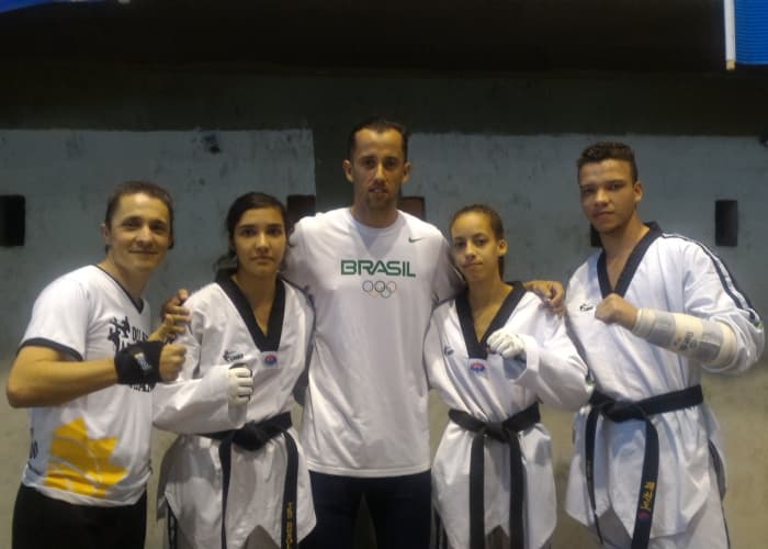 Taekwondo de Jacareí fatura ouro, prata e bronze no Litoral Open