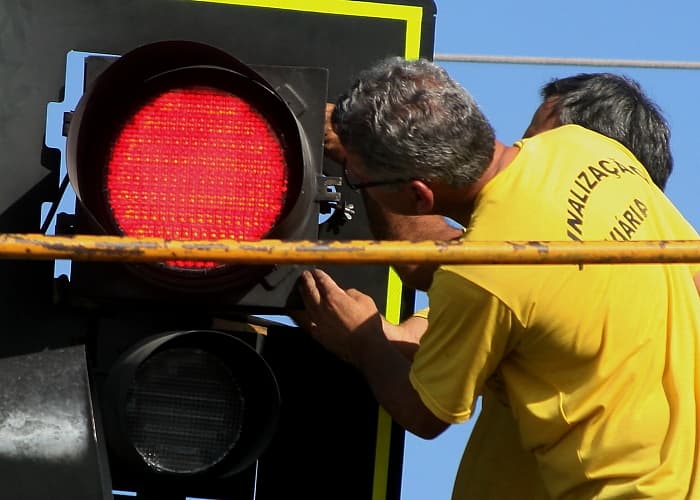Avenida São Jorge ganha dois semáforos para melhorar segurança no trânsito