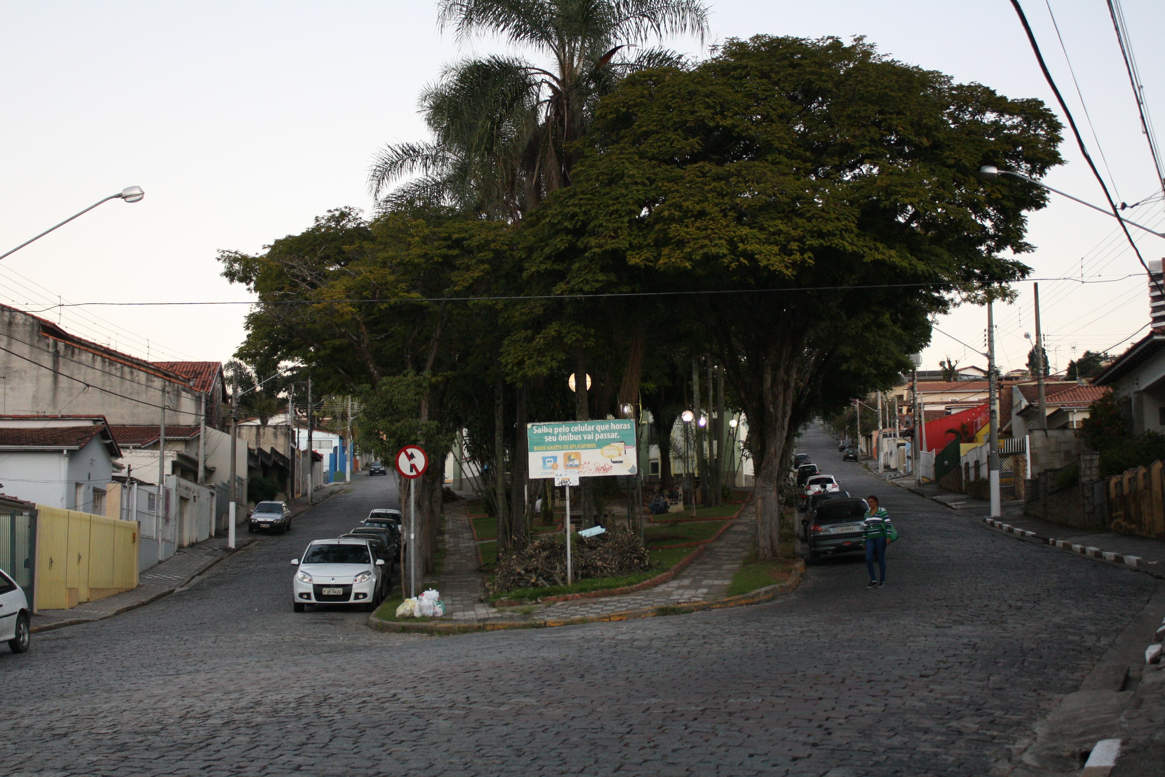 Trabalho de ligação de água interrompe o abastecimento em duas ruas do centro