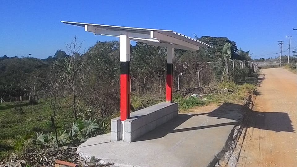 Pontos de ônibus são reformados no Veraneio Ijal