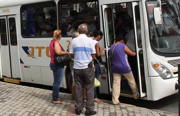 Obra na Siqueira Campos desvia trajeto de ônibus do transporte público
