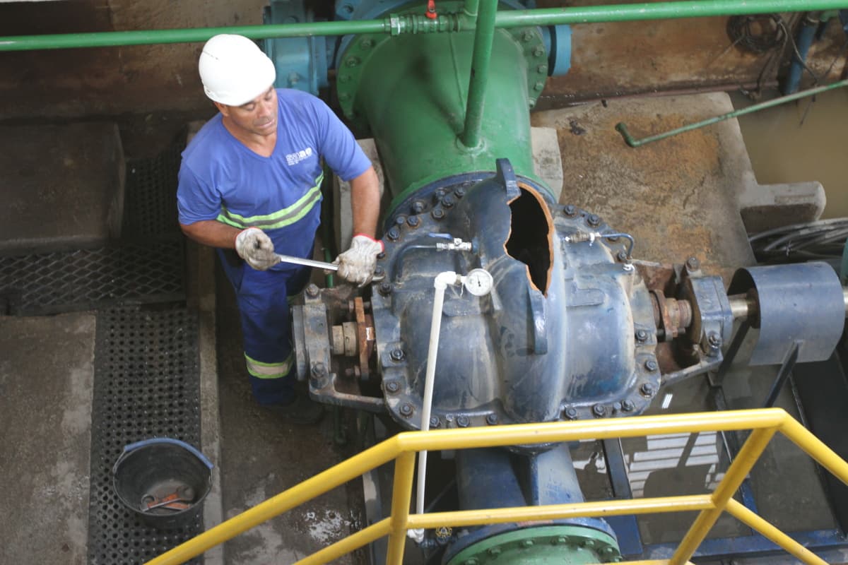 Queda de energia causa quebra de bomba e afeta abastecimento de água