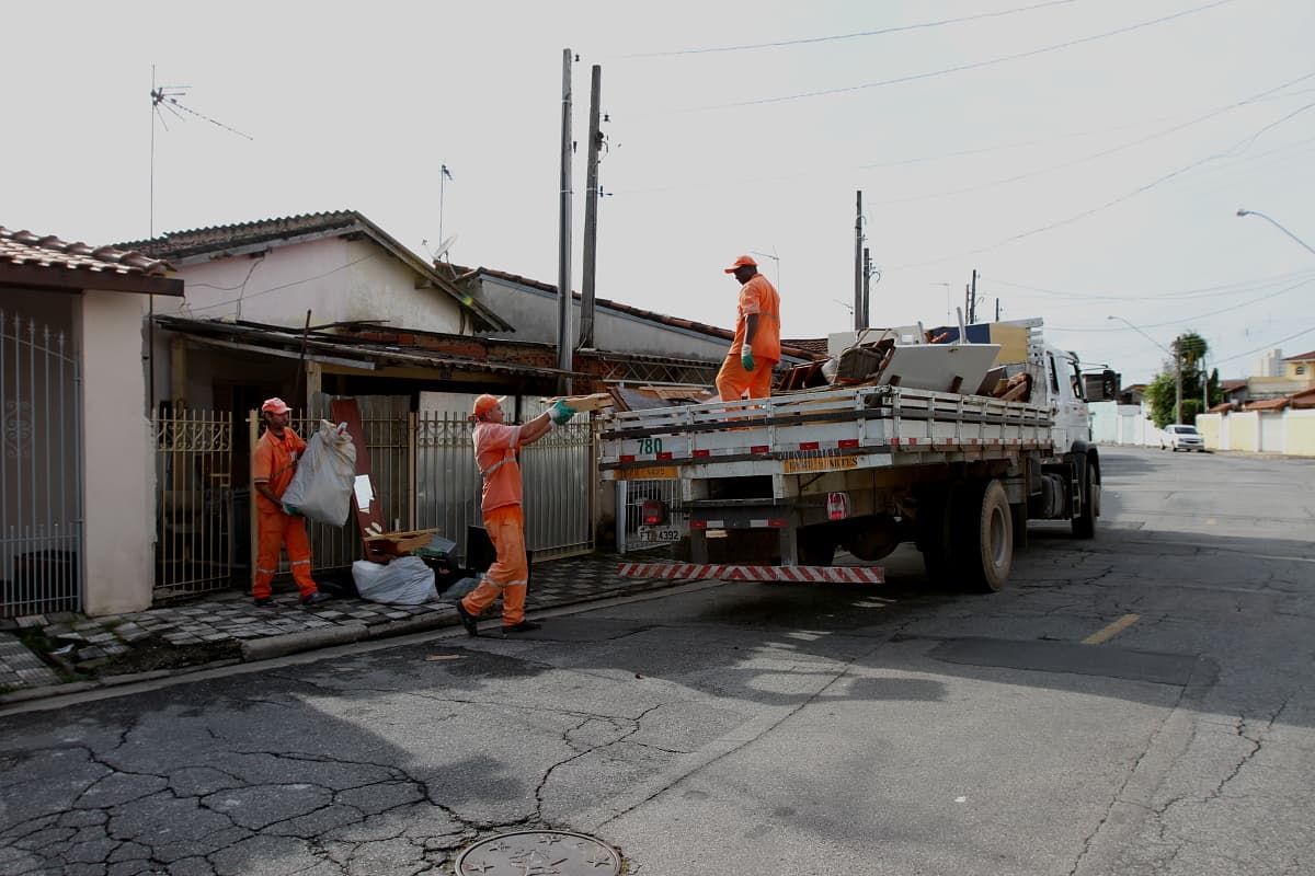 Operação Cata-Treco atende quatro bairros no sábado