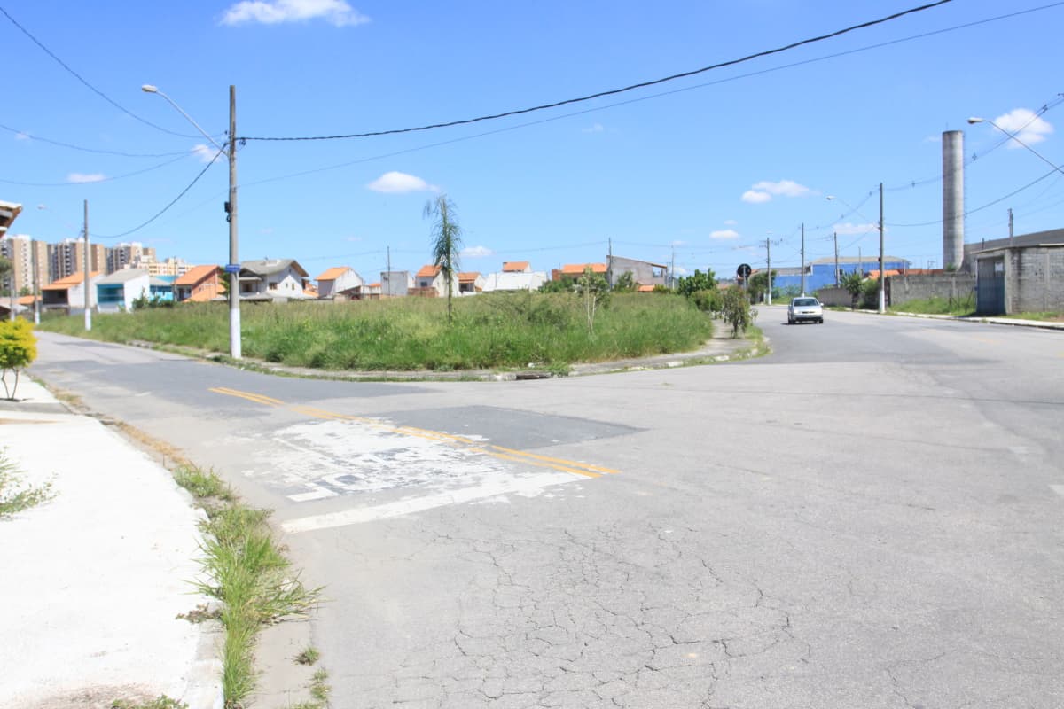 Prefeitura rejeita obras do loteador e exige reparação no Terras de Conceição