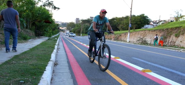 Obras da ciclofaixa seguem em ritmo acelerado