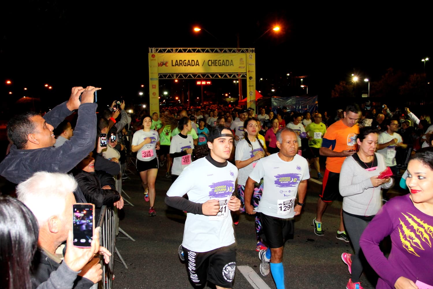 Atletas de Jacareí e Guarulhos vencem 1ª Corrida Noturna