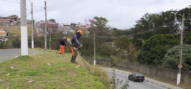 Cronograma de capina atende 11 bairros em Jacareí