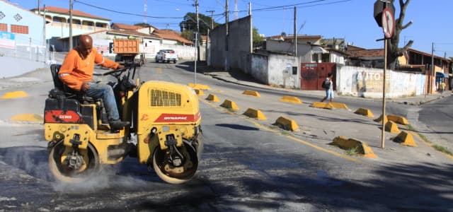 Tapa-buraco acontece no Jardim Paraíba, Vila Zezé e Jardim São José