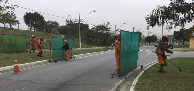 Mais cinco locais recebem serviços de capina esta semana