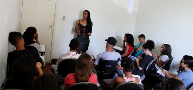 Jovens recebem orientações para o mercado de trabalho