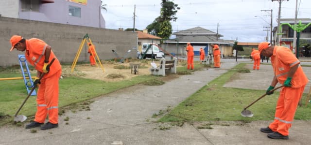Capina prossegue em sete locais esta semana