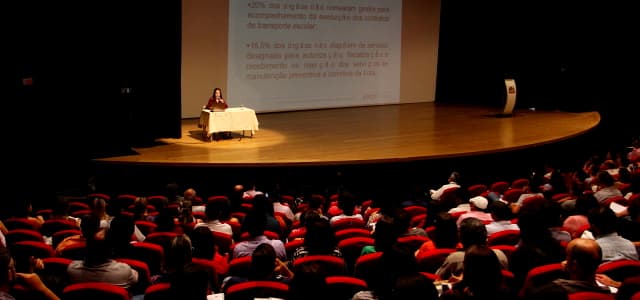 Tribunal de Contas do Estado de SP realiza curso em Jacareí