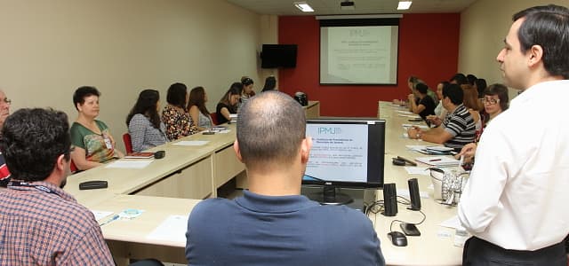 Servidores recebem orientação do IPMJ sobre recadastramento
