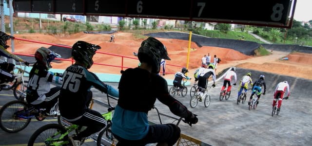Jacareí recebe 300 pilotos de bicicross para etapa do Paulista