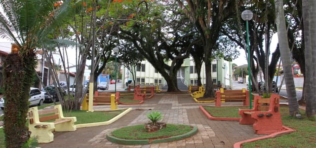 Praça dos Expedicionários recebe revitalização da Secretaria de Meio Ambiente