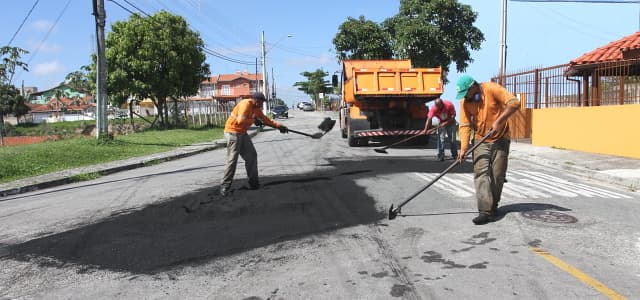 Jardim Emília, Vila Guarani e Jardim Luiza recebem operação tapa-buraco