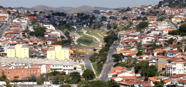 Jacareí assina convênio para construção de quadra society