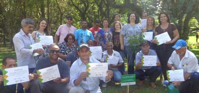 Viveiro ganha ipê amarelo com o encerramento do curso de jardinagem