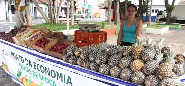 Ponto da Economia inicia venda de frutas natalinas