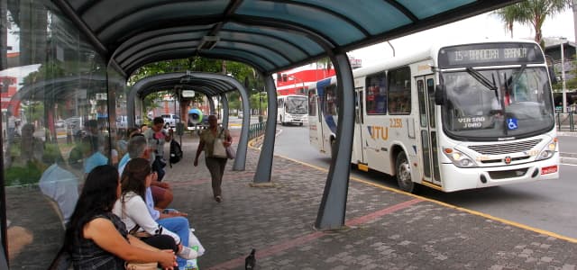 Tarifa de ônibus é mantida em R$ 4,10 para usuários comuns e R$ 4,70 para empresas
