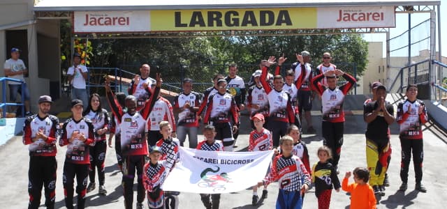 Jacareí reune mais de 430 pilotos em etapa do Paulista de Bicicross