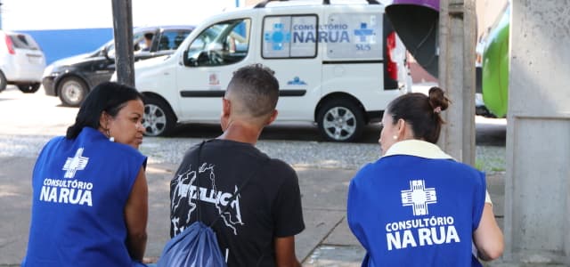 ‘Consultório na Rua’ leva cuidados de saúde à população em situação de rua