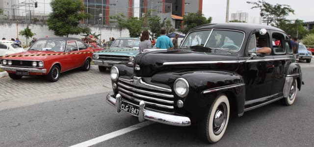 Exposição de Carros Antigos encerra comemorações do aniversário da cidade