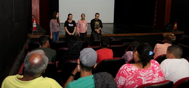 Usuários do CREAS participam de ‘Sessão Cinema’