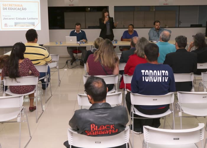 Apresentação do “Jacareí Cidade Leitora” reúne autoridades locais