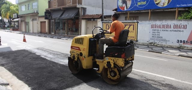 Operação tapa-buraco atende a dois bairros nesta semana em Jacareí