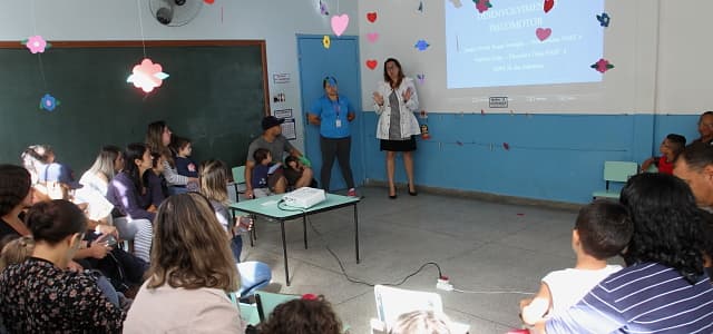 Alunos de EMEI levam família para a escola