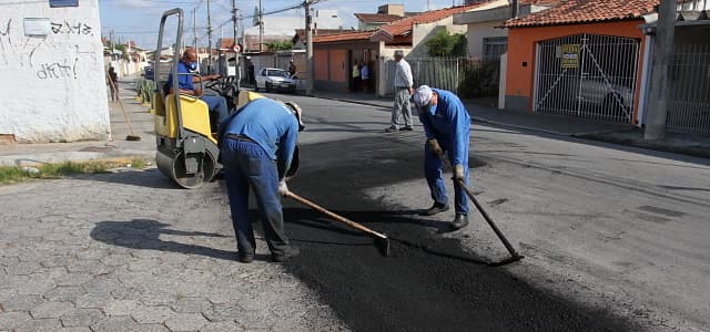 Infraestrutura realiza manutenção em diversos bairros da cidade
