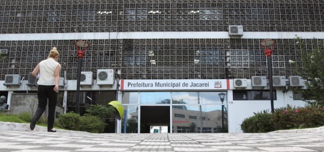 Abre e fecha: Dia do Trabalhador (1º de Maio)