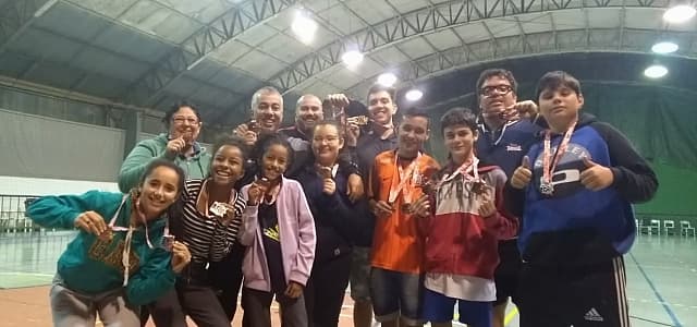Badminton de Jacareí conquista 12 pódios em torneio internacional