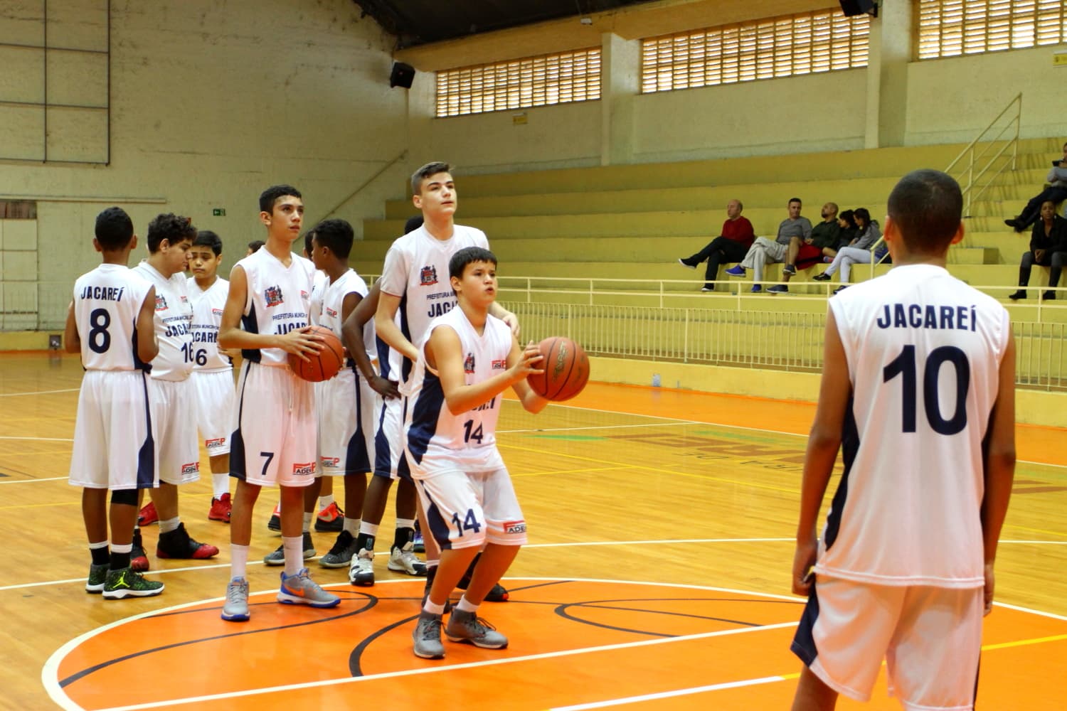 Basquete Jacareí joga em casa pelo Paulista