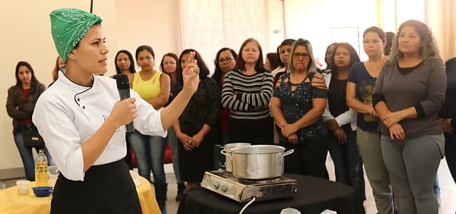 Setor de Nutrição capacita profissionais visando melhora na alimentação dos alunos