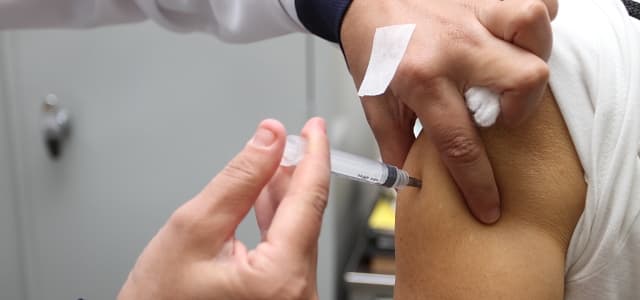 Unidades de Saúde de Jacareí receberão doses de vacinação contra meningite nesta sexta-feira (17)