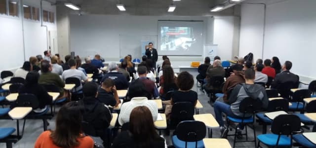 Programa Jacareí Cidade Empreendedora reúne participantes em aula sobre Empreendedorismo