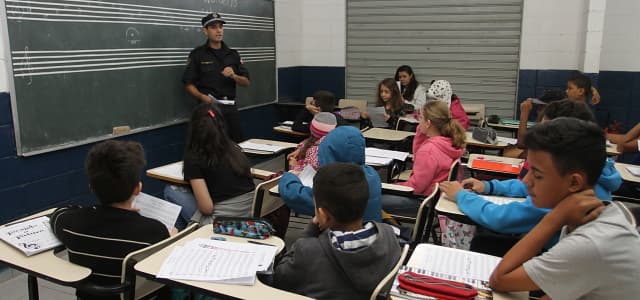 Tocando o Futuro: Música e cidadania