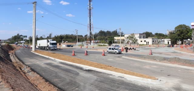 Obra do trevo do km 162 da Dutra altera acesso à Jacareí