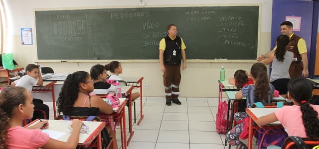 Alunos participam de formatura de Agentes de Trânsito Mirins