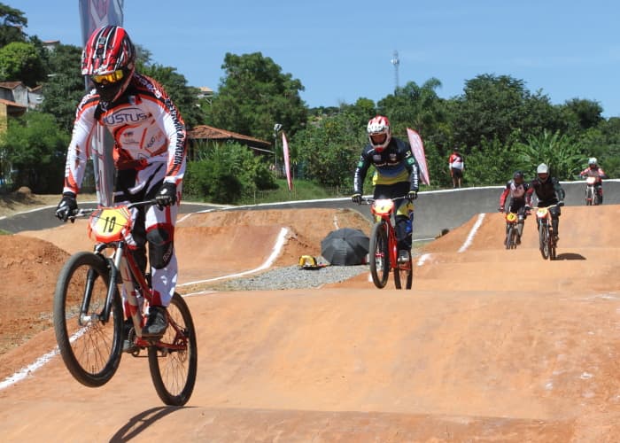 Trio de Jacareí vence etapa do Paulista de Bicicross