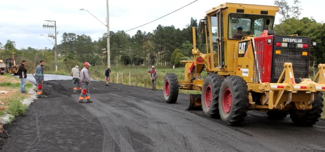Infraestrutura realiza obras e manutenção em diversos bairros da cidade