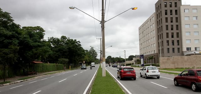 Jacareí recebe quase mil luminárias de LED nas principais vias da cidade