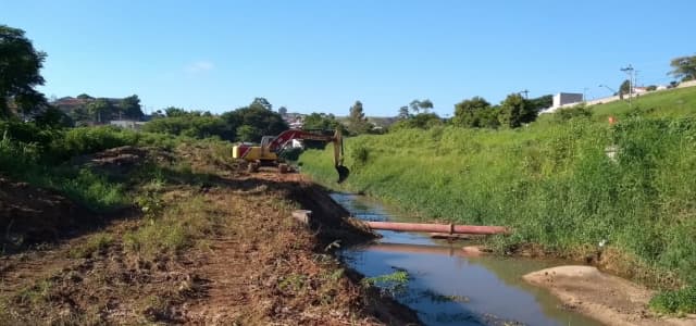 Infraestrutura realiza medidas preventivas em córregos e bocas de lobo no último semestre
