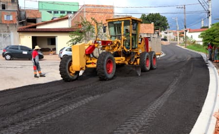 Moradores do 1o de Maio comemoram obras de drenagem e pavimentação