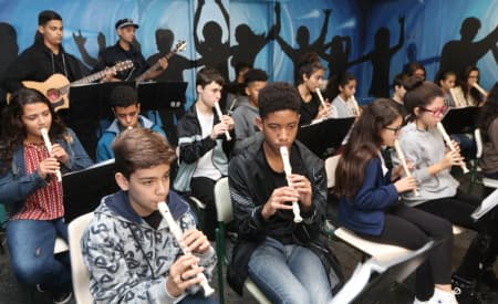 Tocando o Futuro é oportunidade para garotada aprender música